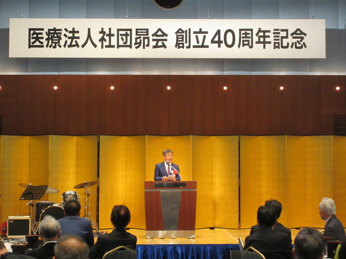 挨拶する市長