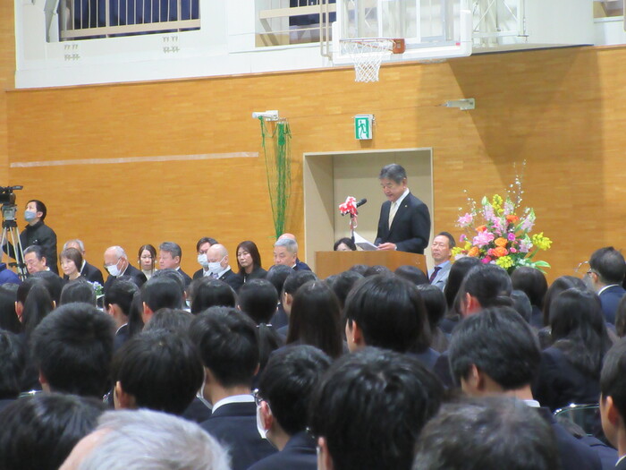 挨拶する市長