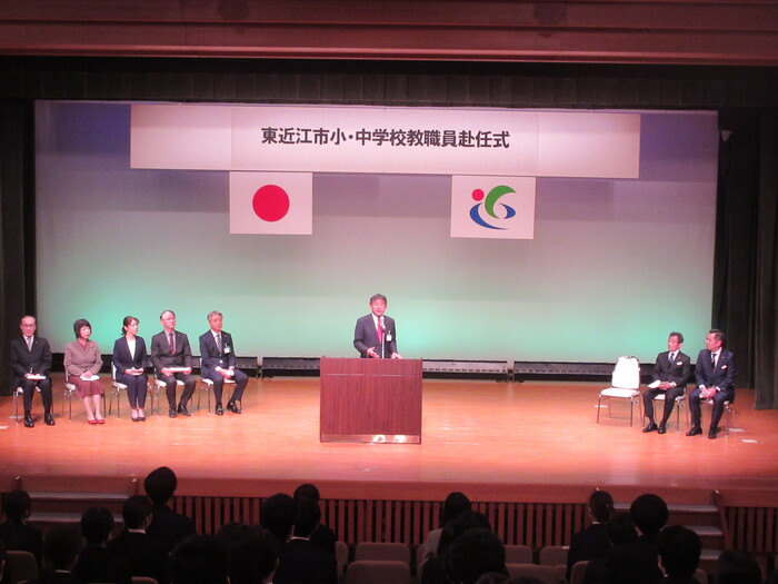 挨拶する市長