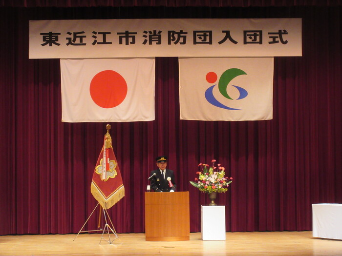挨拶する市長