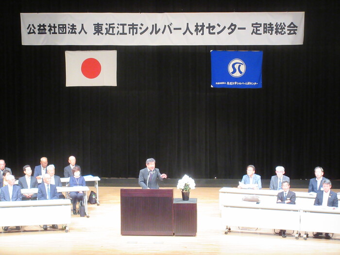 挨拶を述べる市長