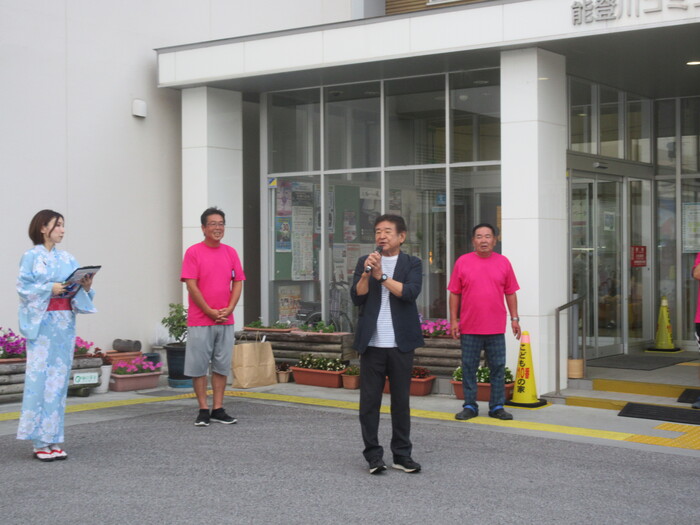 挨拶する市長